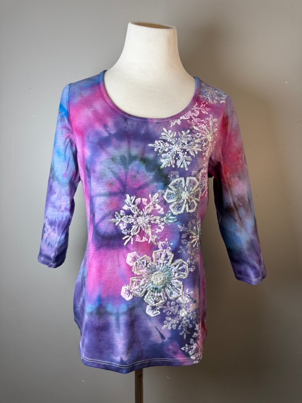 Tie-Dye Floral Embellished Scoop Neck Top - Purple/Pink